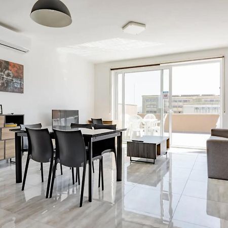 F12 Room 1, Private Room Two Single Beds Shared Bathroom In Shared Flat 음시다 외부 사진