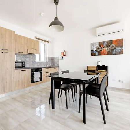 F12 Room 1, Private Room Two Single Beds Shared Bathroom In Shared Flat 음시다 외부 사진