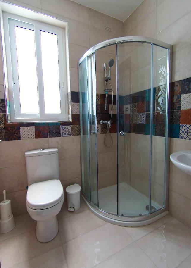 F12 Room 1, Private Room Two Single Beds Shared Bathroom In Shared Flat 음시다 외부 사진