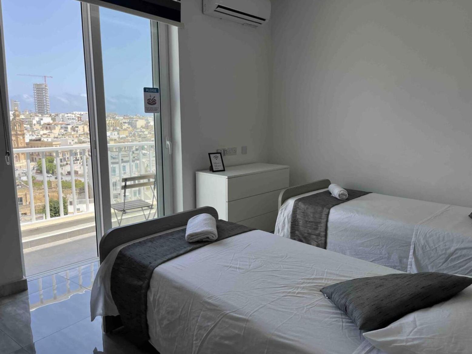 F12 Room 1, Private Room Two Single Beds Shared Bathroom In Shared Flat 음시다 외부 사진