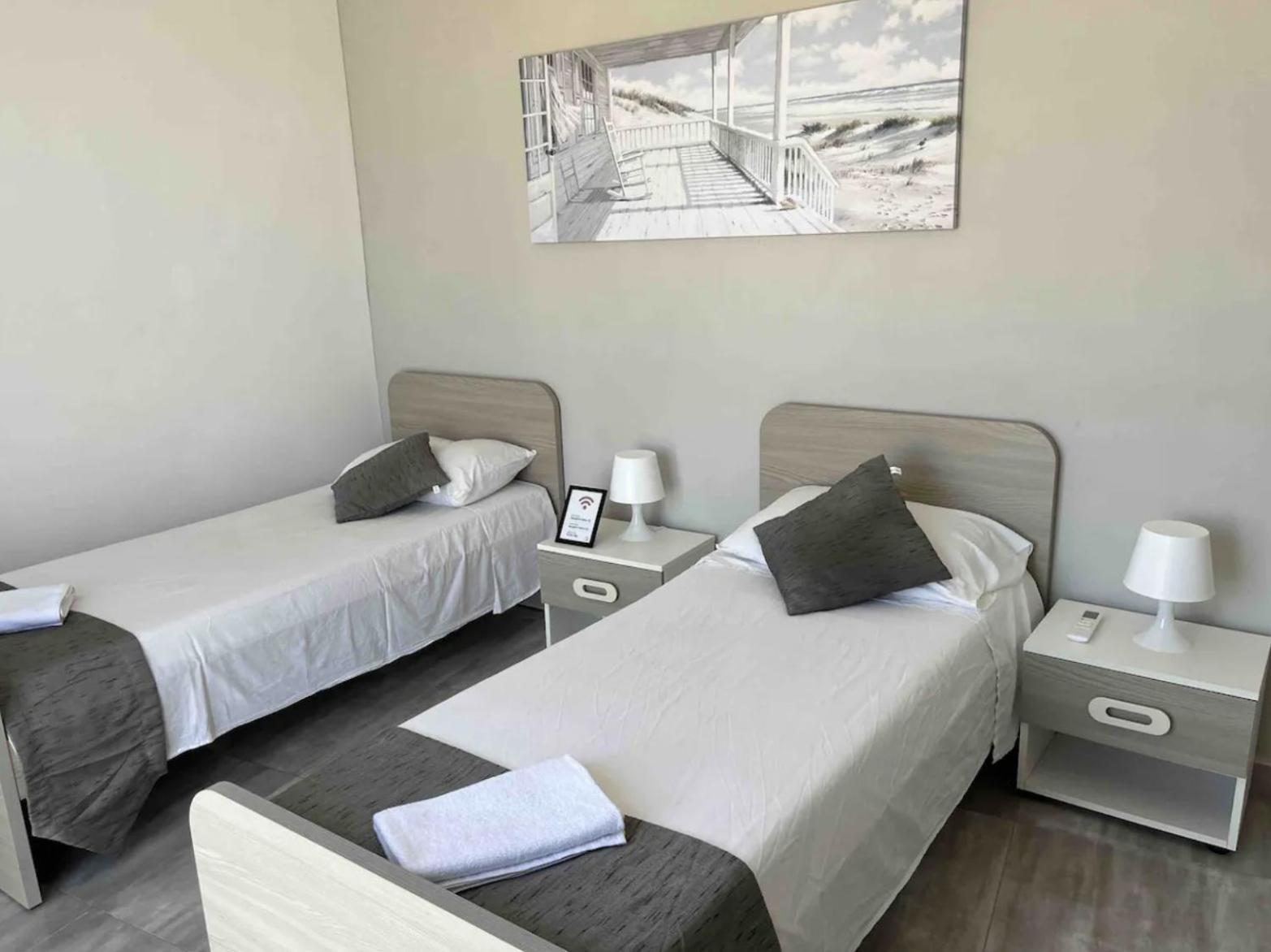 F12 Room 1, Private Room Two Single Beds Shared Bathroom In Shared Flat 음시다 외부 사진