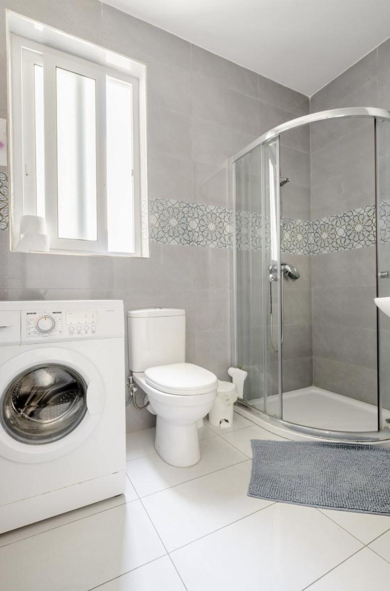 F12 Room 1, Private Room Two Single Beds Shared Bathroom In Shared Flat 음시다 외부 사진