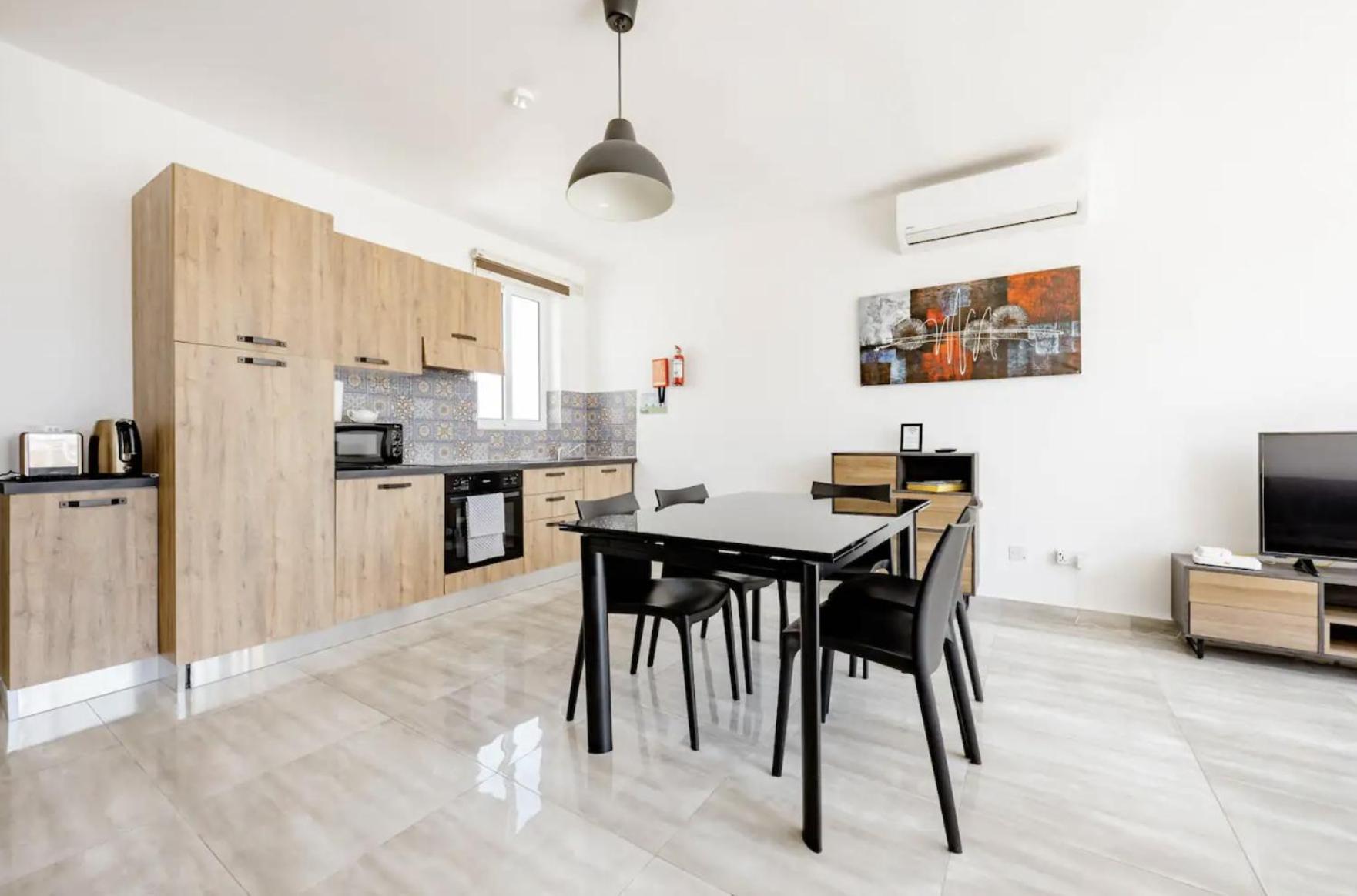F12 Room 1, Private Room Two Single Beds Shared Bathroom In Shared Flat 음시다 외부 사진