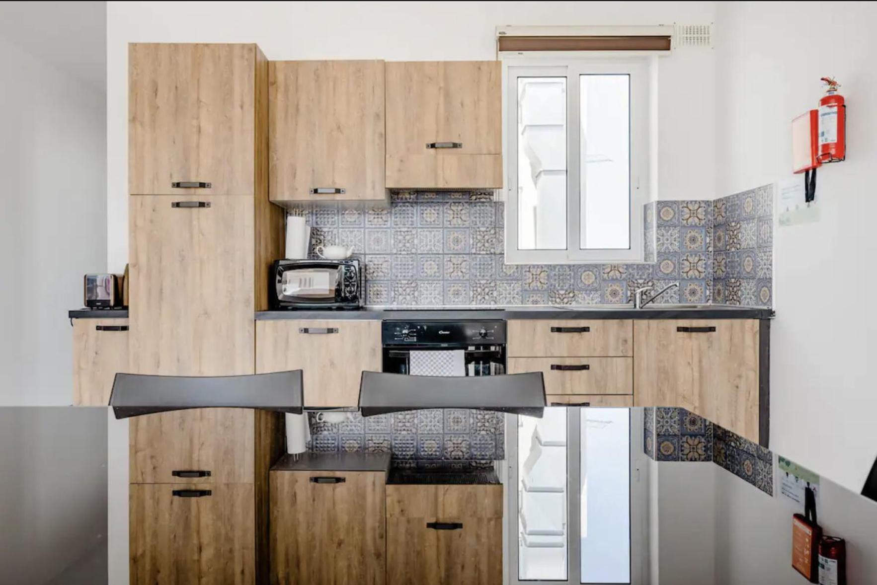 F12 Room 1, Private Room Two Single Beds Shared Bathroom In Shared Flat 음시다 외부 사진